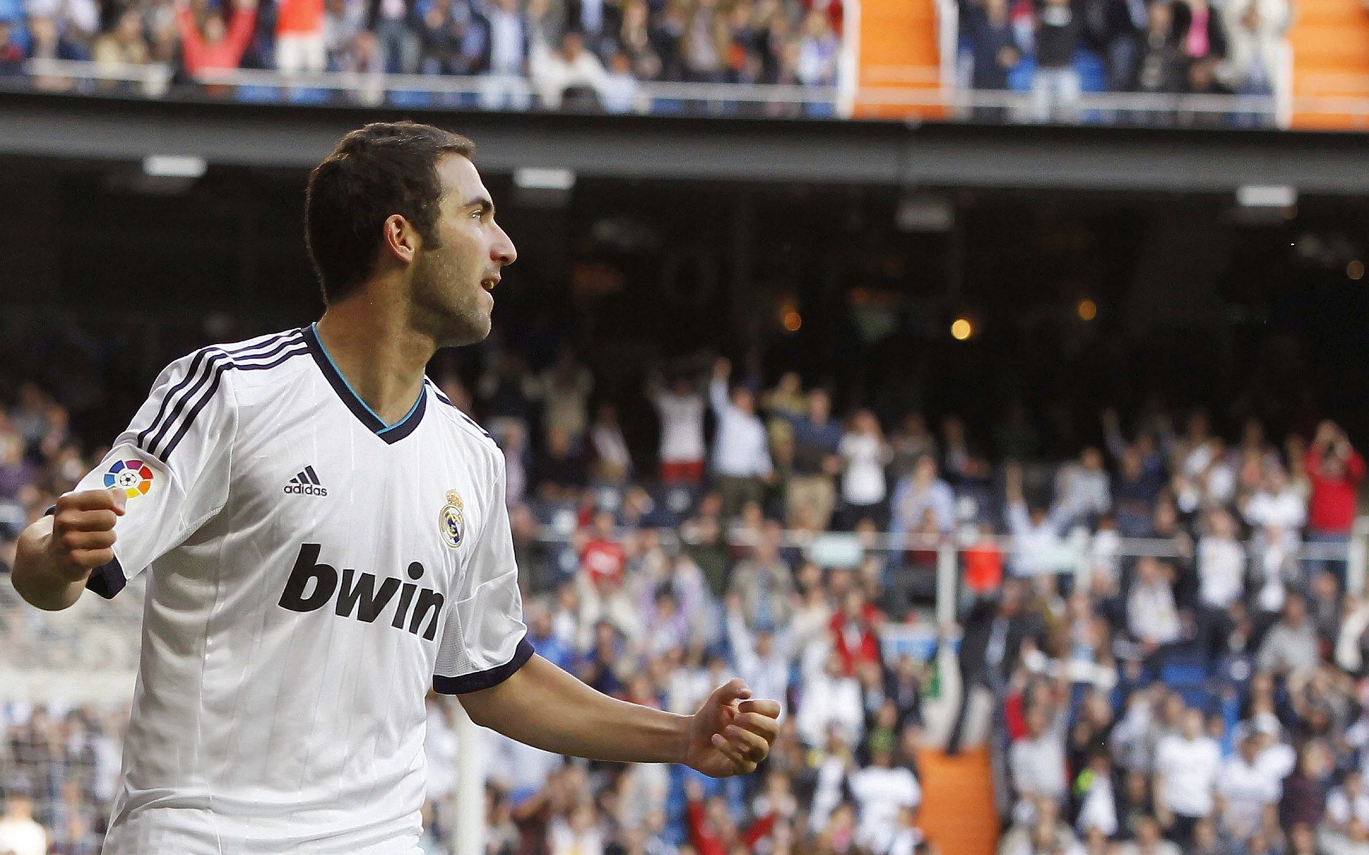 开云体育移动版-“尼古拉斯·桑特基的快速反应与精准控制,带领阿根廷美洲狮队走向未来”